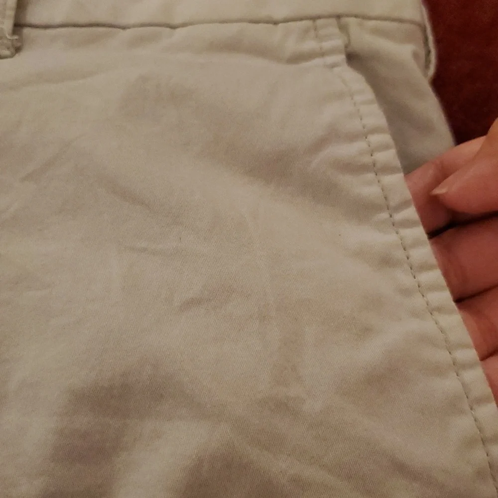 IZOD Men's Light Gray Khaki Shorts - Size 40